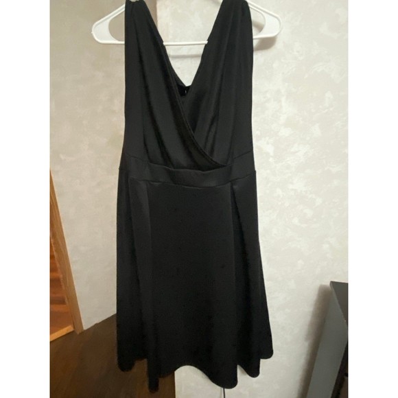 Black boohoo dress NWT - Picture 1 of 3